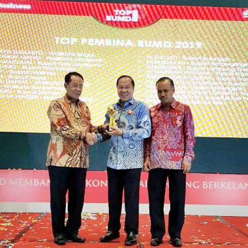 Bitung Terima Penghargaan TOP Pembina BUMD 2019
