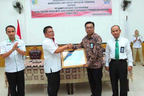 Pemkot Terima Penghargaan dari Kemenkeu