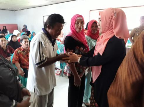 Gelar Reses III di Bolsel, Muslimah Kucurkan Bantuan Sosial dan Pengobatan Gratis
