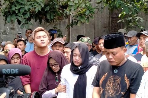 Lina Bercerita Tentang Sule Pada Anak-Anaknya Sebelum Meninggal