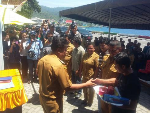 Pemkab Sangihe Serahkan 35 Unit Pambut