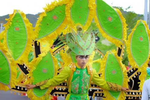 Tampil Memukau di Festival  Karawo, Agung Miolo Menuju Ajang Tingkat Nasional