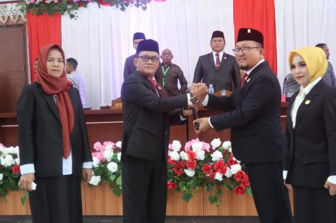 Usai Dilantik, Arifin dan Hartina Pimpin DPRD Bolsel