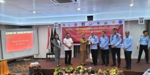 Ketua DPRD Kotamobagu Meiddy Makalalag Hadiri Rapat Timpora