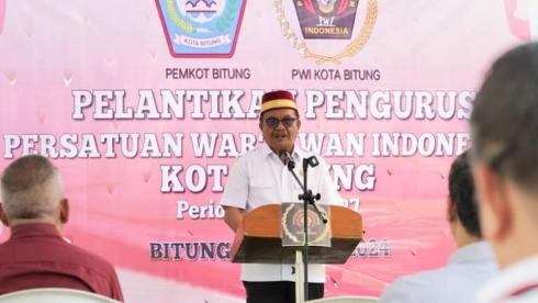 Wali Kota Hadiri Pelantikan PWI Kota Bitung