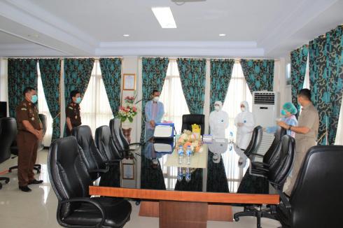 PEGAWAI KEJATI SULUT MELAKUKAN RAPID TEST SECARA ACAK