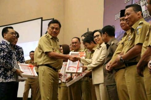 Olly Serahkan DIPA 24,3 Triliun