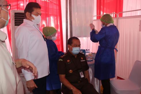 Kegiatan Vaksinasi COVID-19 Untuk Seluruh Pegawai Kejagung Dibuka Jaksa Agung RI
