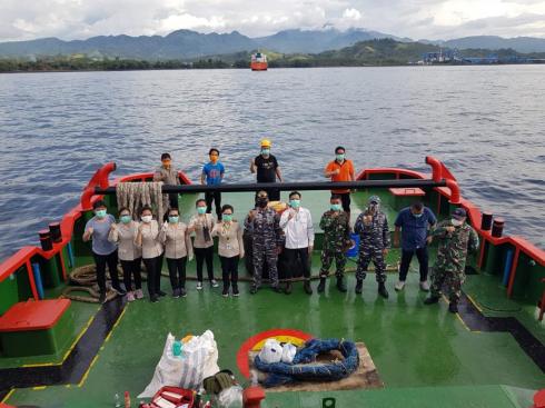 Patroli Laut Lantamal VIII Waspam Kapal China di Perairan Teluk Amurang