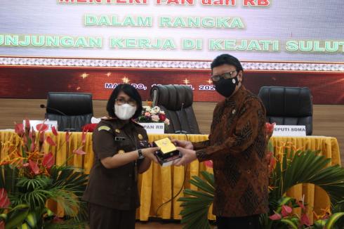 Sambangi Kejati Sulut, Ini Yang Disampaikan Menteri PAN/RB