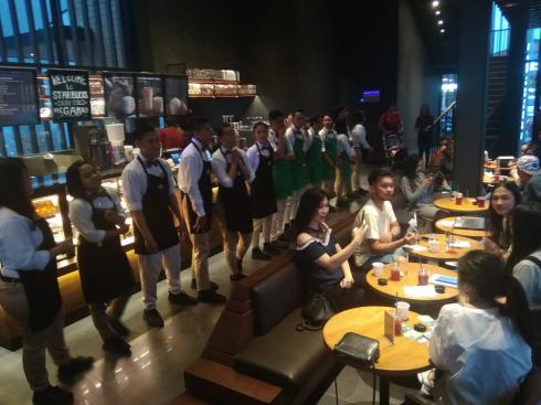 Starbucks Buka Gerai Drive-Thru di Megamass 