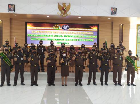  Upacara Pencanangan ZI Kejati Sulut Menuju WBBM Dipimpim Kajati