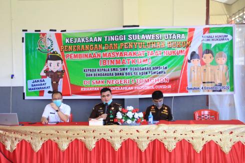 Kegiatan BINMATKUM, Tim Penkum Kejati Sulut Sambangi SMK Negeri 1 Tomohon 