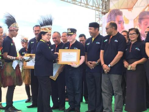 Palandung Wakili Sasingen Terima Penghargaan dari Kemenkes