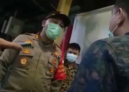 Wow, AKBP Stefanus Michael Tamuntuan Berhasil Menghalau Tim FPI Yang Memaksa Masuk Kamar Jenazah RS Polri
