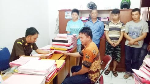 Empat Warga Kakas ‘Tertangkap Basah’ Curi Batrei Tower