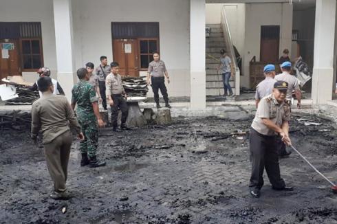 Pasca Kebakaran Asrama Papua, Polres Tomohon, Kodim, dan Pemkot Lakukan Kerja Bakti