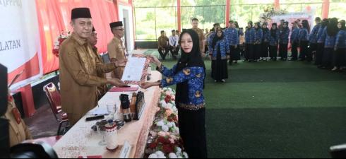 165 Guru Fungsional Tahun 2022 Resmi Dilingkup Pemkab Bolsel Terima SK