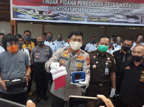 Polda Sulut Musnahkan, 5.145 liter Cap Tikus, Sabu 20 Gram dan 3.800 Butir Obat Keras