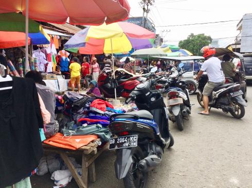 Kendaraan Dilarang Parkir di Area Pasar Serasi