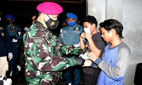 Danlantmal VIII Pantau Penerapan Prokes Covid-19 di Pelabuhan