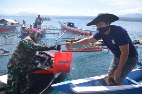 Peduli Masyarakat Pesisir Forkopimda Provinsi Sulut Kembali Adakan Baksos 