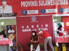 Bersama Forkopimda Kajati Sulut Disuntik Vaksin COVID-19