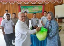 Pemda Serahkan Bantuan Kepada 3.890 Masyarakat Kurang Mampu