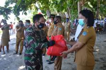Fokopimda Provinsi Sulut Kembali Serahkan Bantuan di Empat Pulau