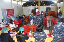 600 Dosis Vaksin Dihabiskan Lantamal VIII Dalam  Giat Serbuan di Empat Desa Pesisir