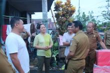 Bawa Bantuan, Bupati Sambangi Korban Kebakaran di Atoga Timur 
