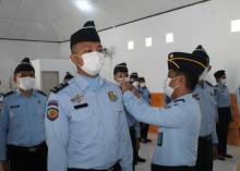 23 Pegawai Rutan Manado Terima SK Kenaikan Pangkat