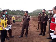 Pastikan Pelaksanaannya, Wakajati Sulut Tinjau Langsung Pembangunan Proyek Peningkatan Jalan Pantai Pulisan