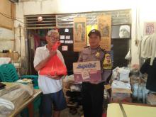 Giat Baronang, Bhabinkamtibmas Polsek Sario Serahkan Bantuan