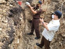 Plh Kajari Talaud Ledrik Takaendengan Lakukan Peletakan Batu Pembangunan Gereja GERMITA Jemaat Pulutan Selatan Talaud 