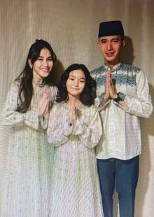 Seragam Keluarga Ayu Ting Ting