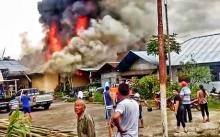 OMG, Rumah Warga Paslaten Terbakar, Bayi 2 Tahun Jadi Korban