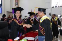 Rektor Unsrat Wisuda dan Pelantikan 5 Program