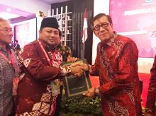 Bupati Bolsel Terima Penghargaan KemenKumHAM