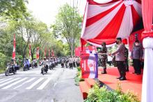 Tinjau Pelaksanaan Vaksinasi massal, Kapolri Minta Warga Mau Dirawat di Tempat Isolasi Terpusat