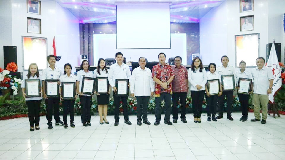 Pengurus PMI Bitung usai dilantik Wagub Steven Kandow Pengurus PMI Bitung usai dilantik Wagub Steven Kandow