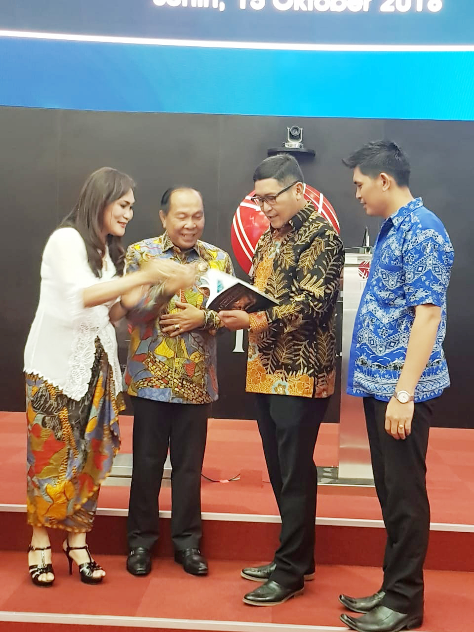 Bitung Lomban dan isterk dibursa efek Bitung Lomban dan isterk dibursa efek